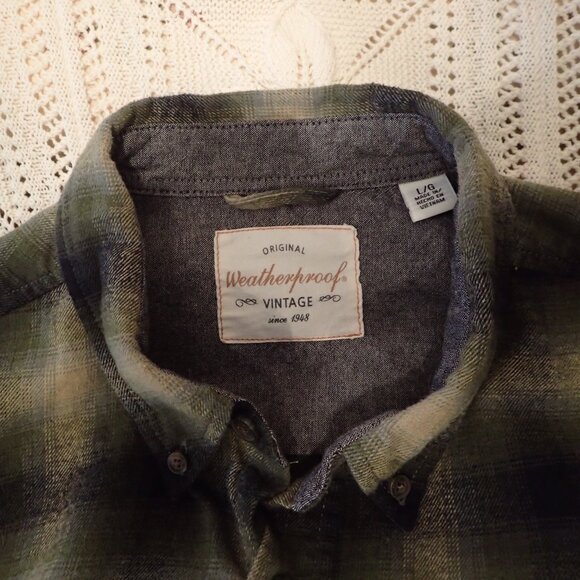 Men's Medium Green Flanned Button Down Shirt - Picture 2 of 6